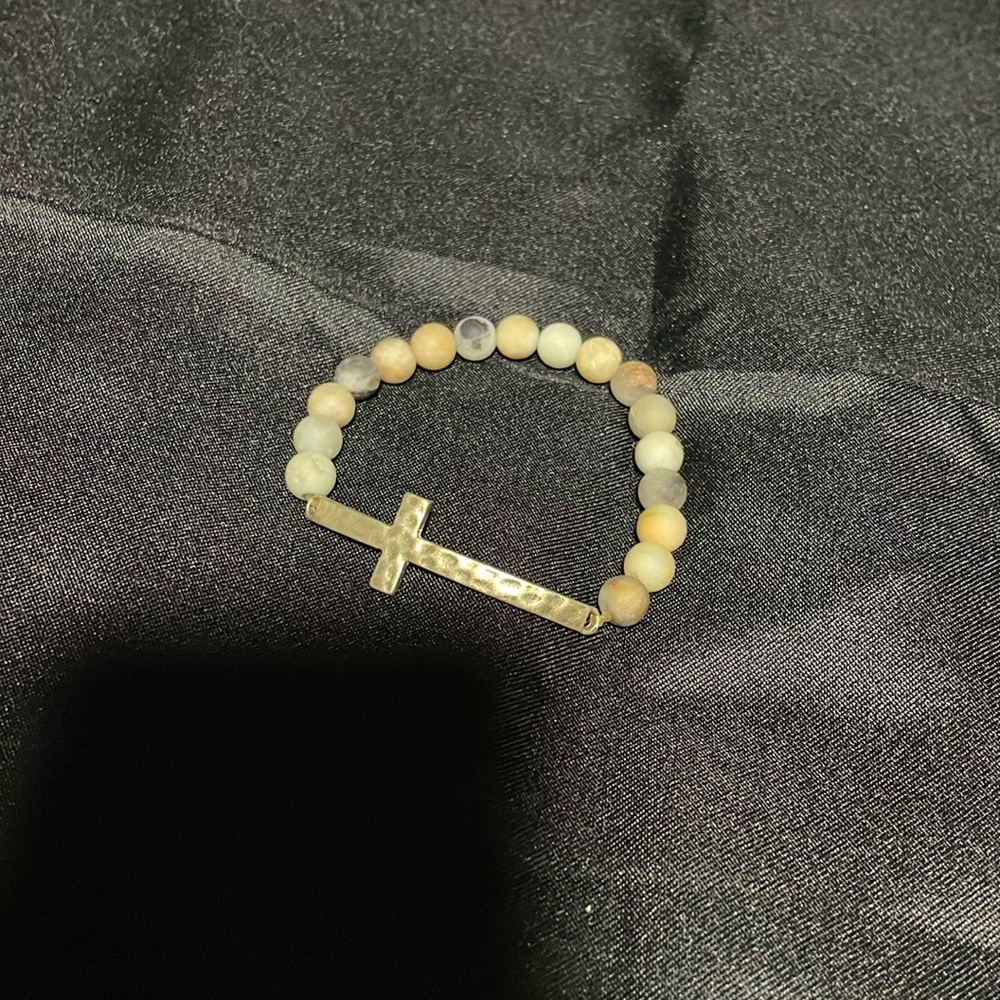 Women’s cross bracelet